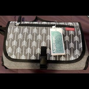 Leke Baby portable changing station